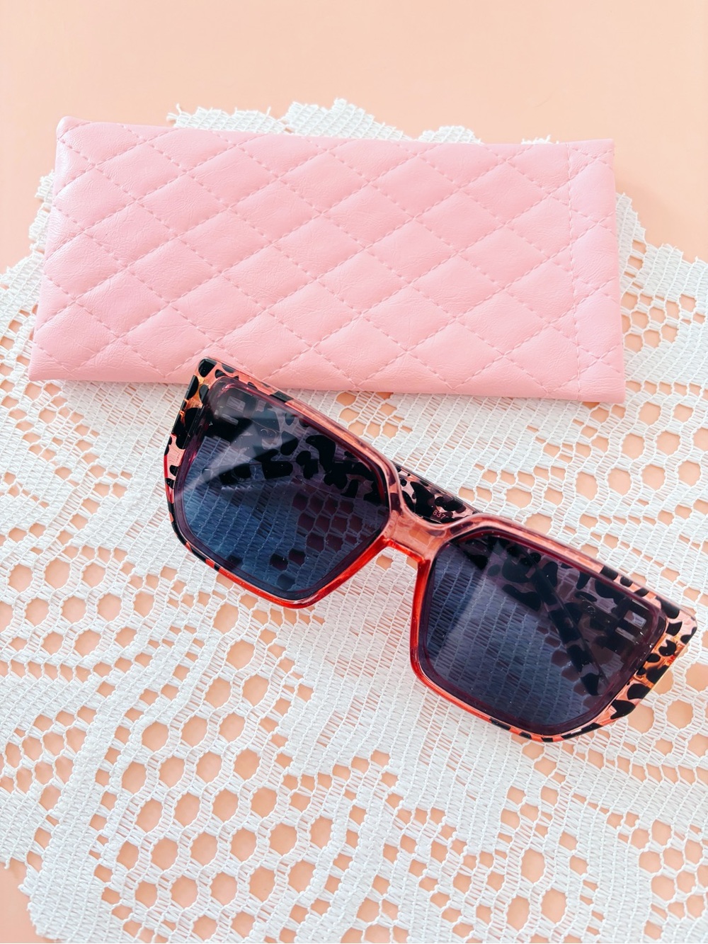 Pink Leopard Print Fashion Sunglasses and Matching Case🐆💖